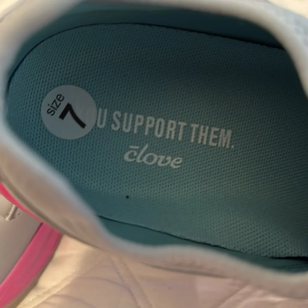 CLOVE Super Cute and Cushy Gray and Pink‎ Athletic Shoes
